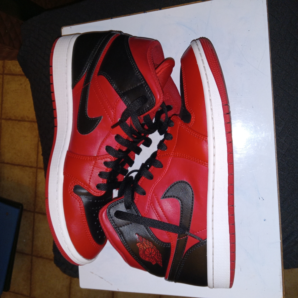 $50 Jordan 1 Mens Size 8 Red/blk